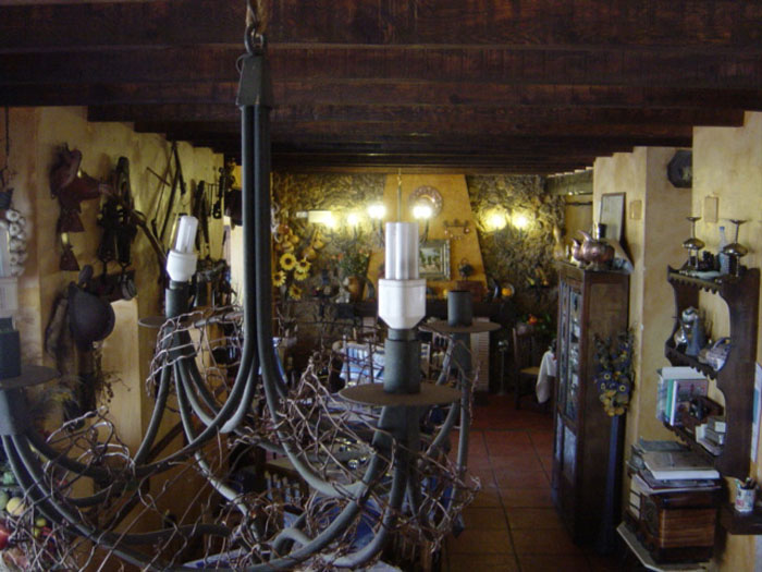 Foto tomada desde arriba de la lampara al comedor principal