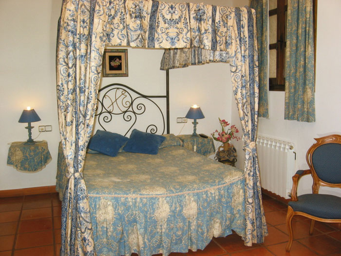 habitación 101 con las lamparas de noche