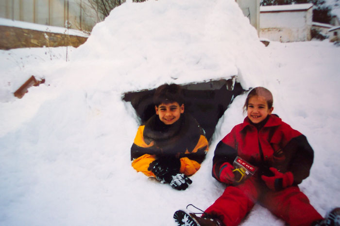 Abel y Sharay en el iglu que construyo Horacio